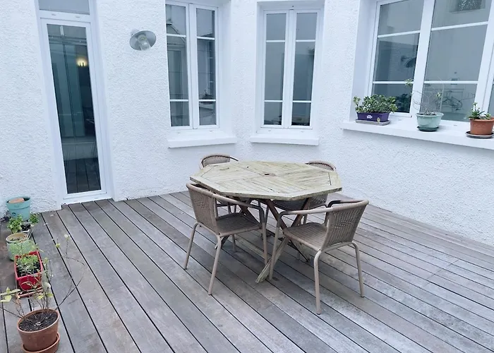 Grand Palais Centre *